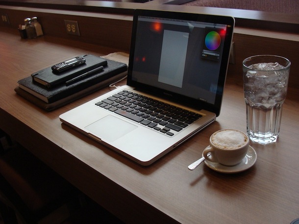 macbook-pro-coffee-shop.jpg