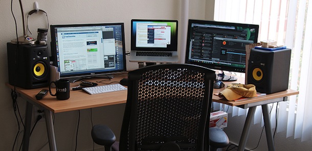 Mac Setups: MacBook Pro with 24″ external monitor and a PC