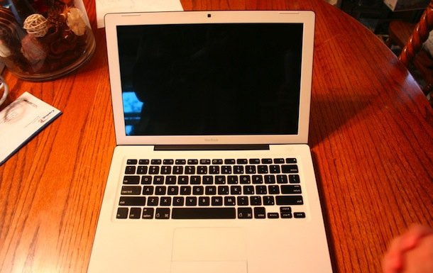 white macbook black keys