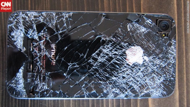 iPhone 4 survives skydiving drop