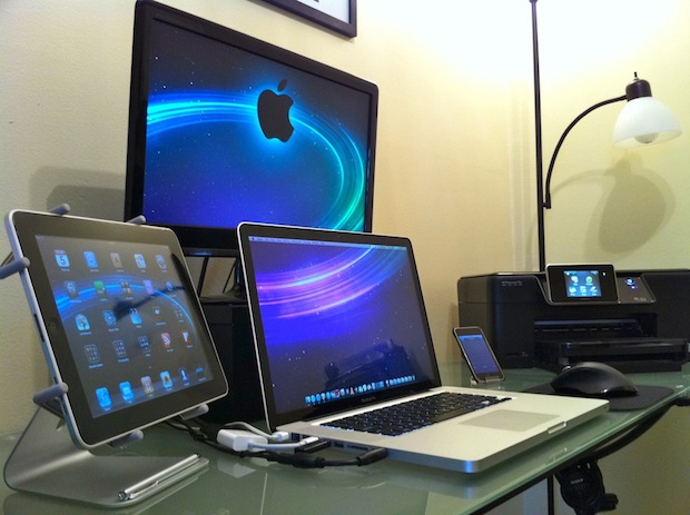 Mac setup: iPad, MacBook Pro with external display