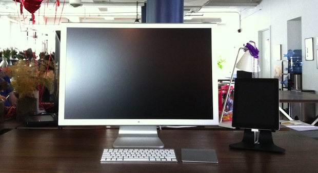 mac-pro-ipad Mac Pro and iPad workstation