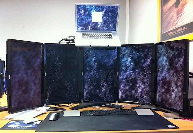 5 Screens connected to a MacBook Pro