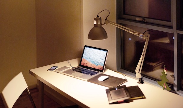 macbook-desk MacBook desk