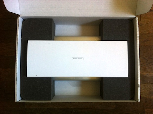 apple-refurb-purchase Apple Certified Refurbished MacBook Air opening