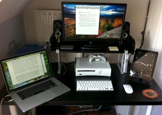 mac-masters-student-desk Mac desk of a Masters Student