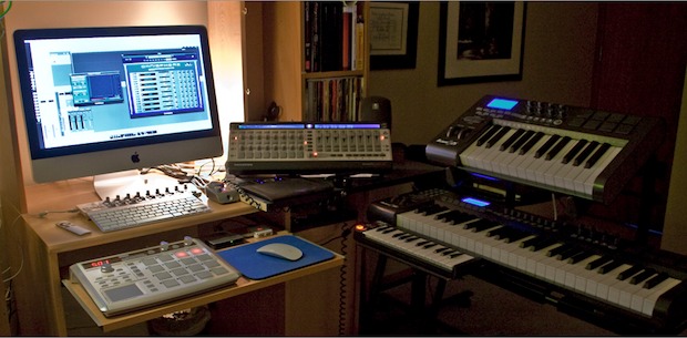 multimedia-producer-desk Multimedia Producers desk